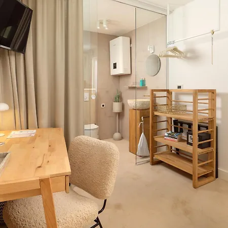 לינה וארוחת בוקר Ibella Boutique 4*