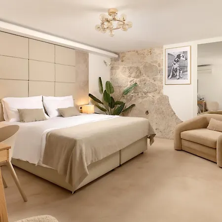 לינה וארוחת בוקר Ibella Boutique 4*