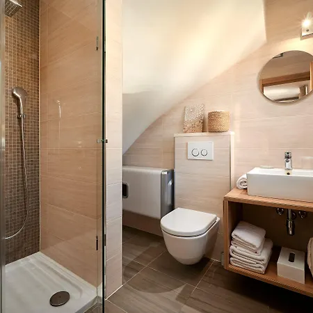 לינה וארוחת בוקר Ibella Boutique 4*