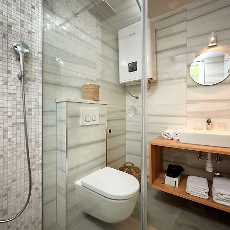 לינה וארוחת בוקר Ibella Boutique 4*