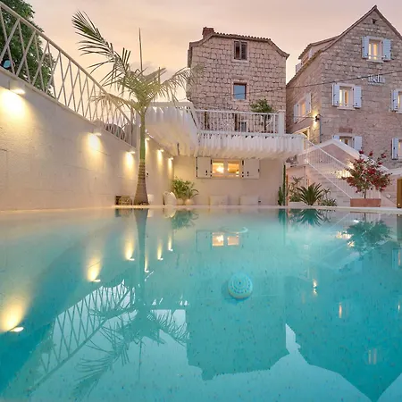 לינה וארוחת בוקר Ibella Boutique 4*