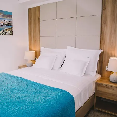 לינה וארוחת בוקר Ibella Boutique 4*